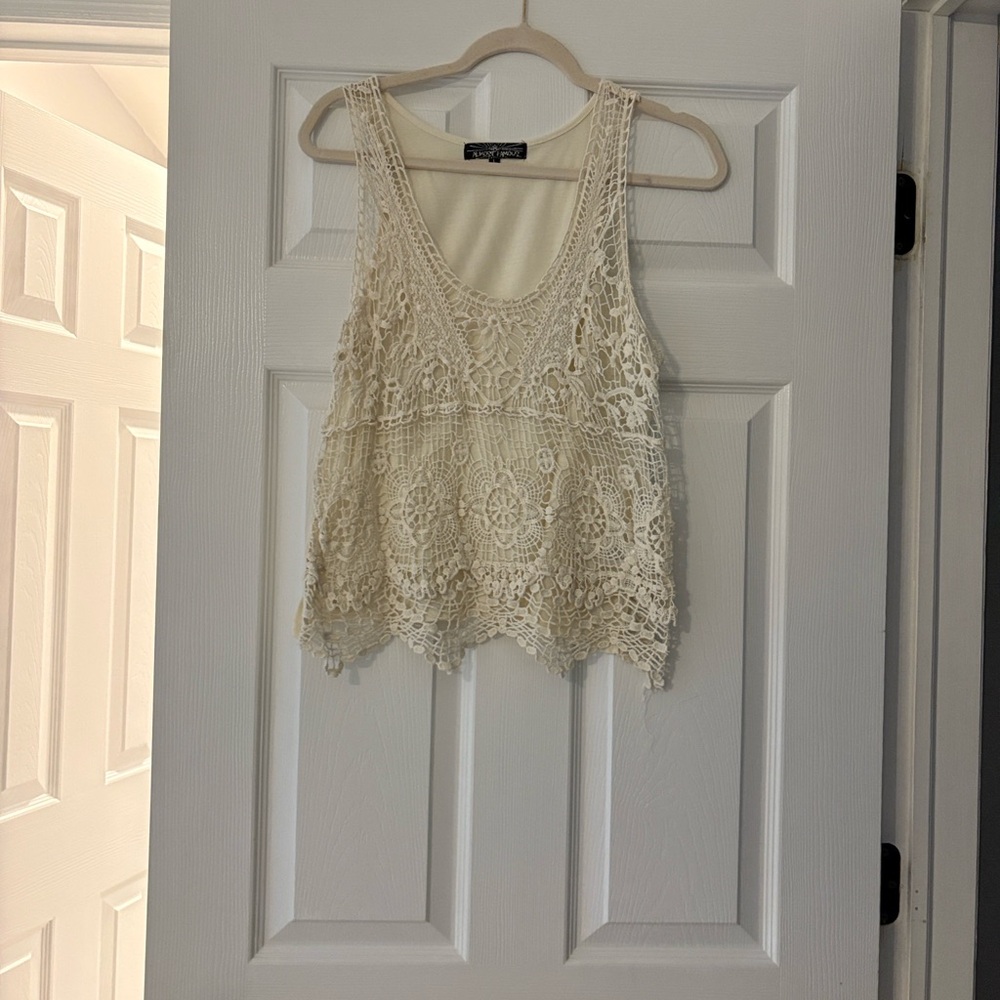 ALMOST FAMOUS IVORY LACE TANK TOP